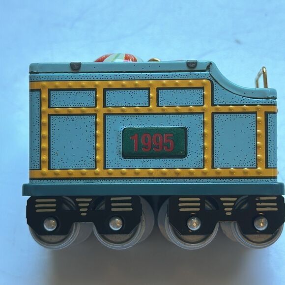 New in box Vintage 1995 Hallmark Yuletide Central pressed tin Keepsake ornament - Picture 4 of 7